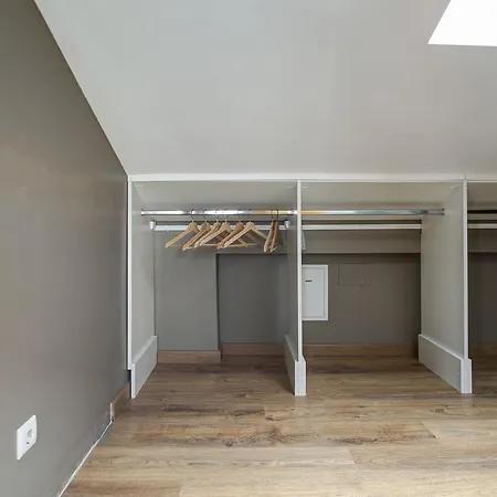 Apartment Empire Building By Homing Lisbon