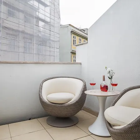 Apartment Empire Building By Homing Lisbon