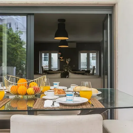 Empire Building By Homing Apartment