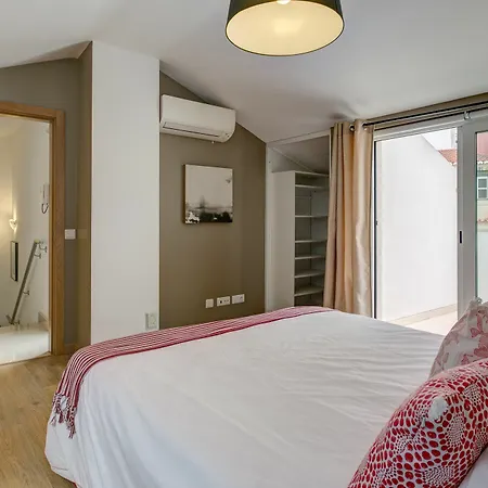 Empire Building By Homing Apartment