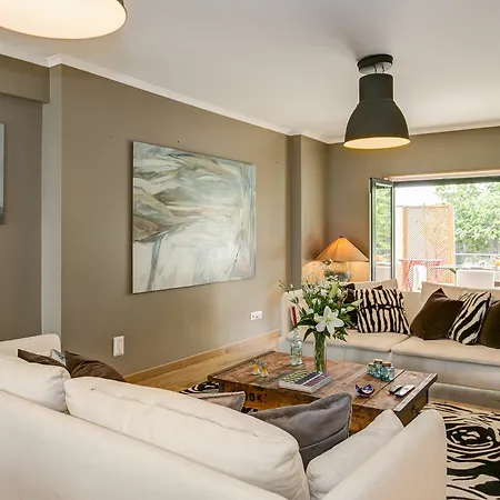 Apartment Empire Building By Homing Lisbon