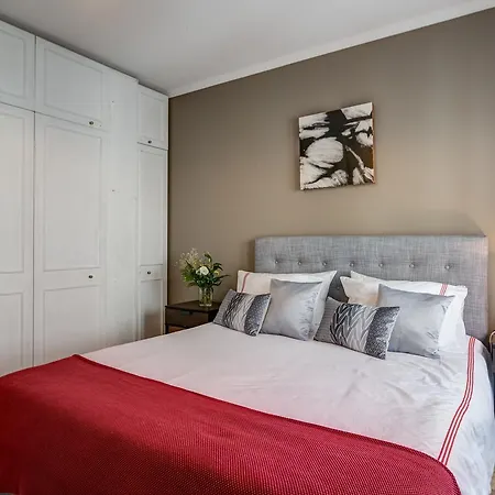 Empire Building By Homing Appartement