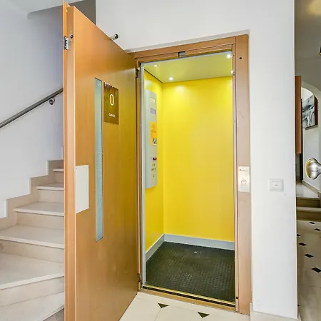 Empire Building By Homing Appartement